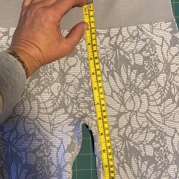 Fabletics grey textured capris. See pix for size. - Picture 5 of 6